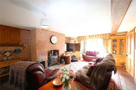 5 bedroom detached house to rent - Photo 2