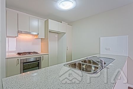 Spacious 2 bedrooms apartment at convenient location in Parramatta - Photo 3