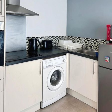 1 bedroom in a house share to rent - Photo 3