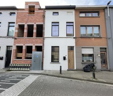 Gerenoveerde woning met 3 SLPKS en stadsterras te Gent - Foto 4