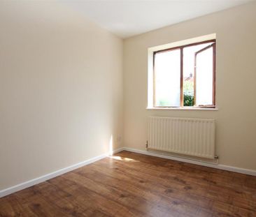 2 bedroom detached bungalow to rent - Photo 2