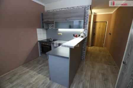 Krásný útulný byt 1+1 v šestém patře panelového domu s výtahem v Sokolově - Fotografie 5