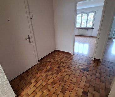 3.5 Zimmerwohnung im 1. OG mit Balkon - Photo 2