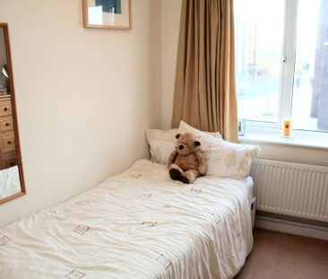 2 bedroom flat to rent - Photo 2