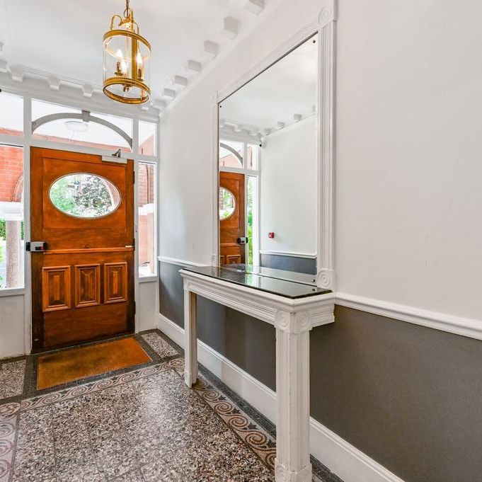 4 bedroom flat to rent - Photo 1