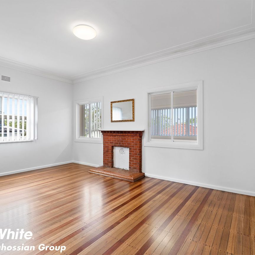 FAMILY HOME - PERFECT LOCATION - Photo 1