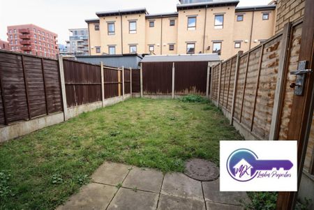 1 bedroom in a flat share to rent - Photo 2