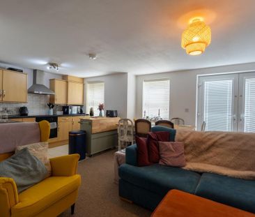 2 bedroom flat to rent - Photo 2