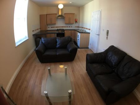 2 bedroom flat to rent - Photo 4