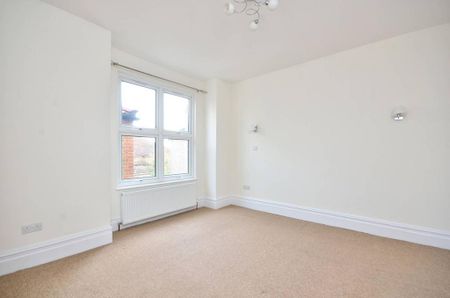 2 bedroom maisonette to rent - Photo 5