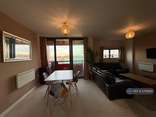 2 bedroom flat to rent - Photo 1