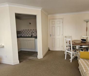 2 bedroom flat to rent - Photo 2
