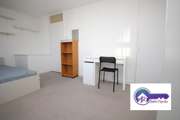 3 Bedroom Flat To Rent - Photo 1