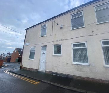 3 bedroom end of terrace house to rent - Photo 4