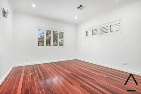 Modern And Spacious Single Level 5 Bedroom Home - Photo 4