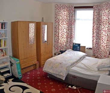 Farley Drive, Seven Kings, IG3 - Photo 2