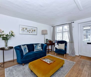 A Grade II period cottage in the heart of Henley close to the River... - Photo 2