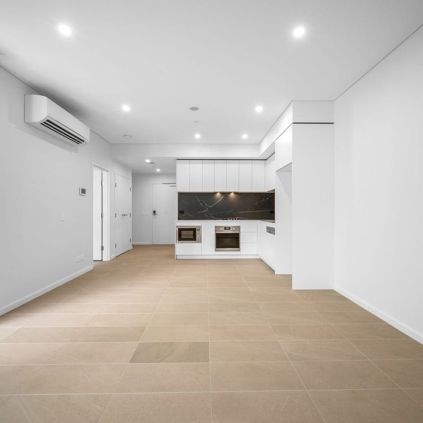 MODERN 1 BED SITUATED IN A DESIGNER COMPLEX WITH TOP FACILITIES - Photo 1