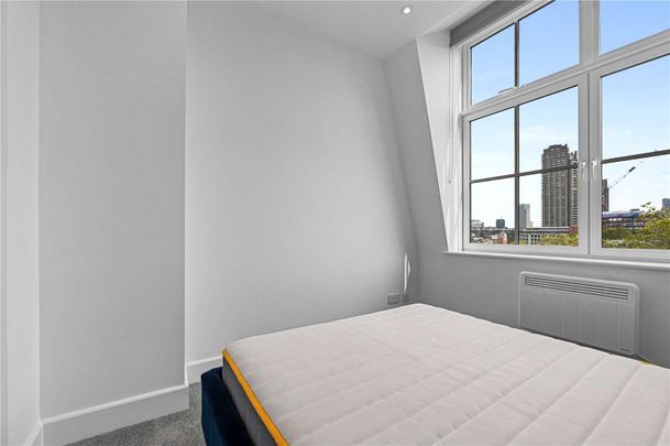 A recently refurbished three bedroom split level apartment in a convenient City location - Photo 1