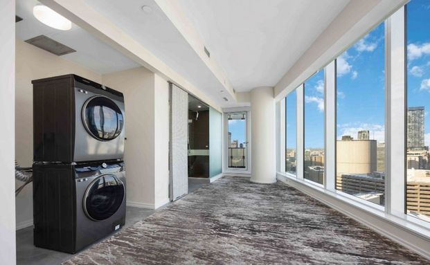 For Lease - 197 YONGE Street, Toronto, Ontario - Photo 1