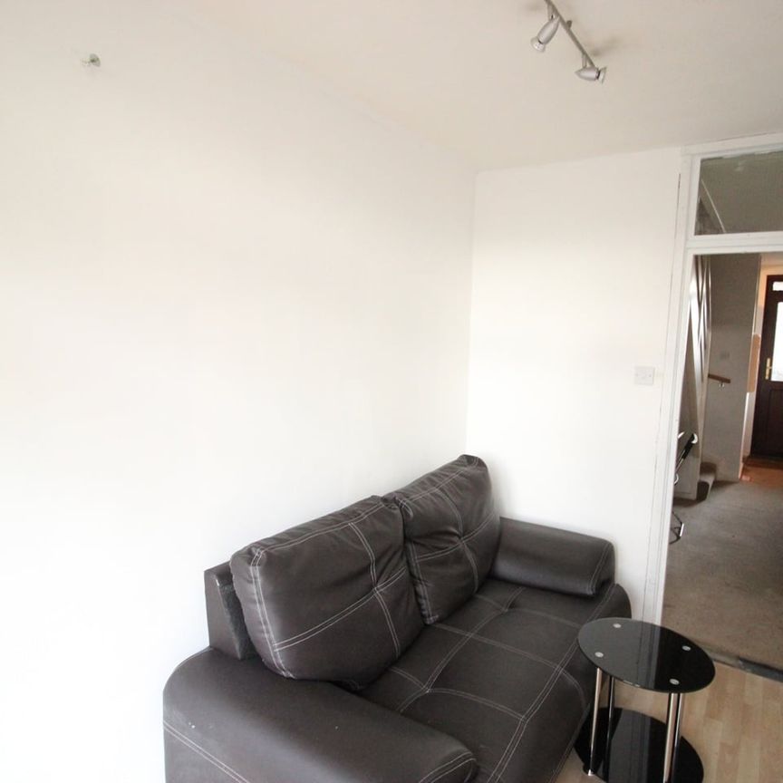 Room in a Shared Flat, Market Square, E14 - Photo 1