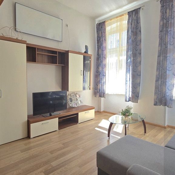 Duża Kawalerka-Centrum 1.piętro-Kamienica - Photo 1