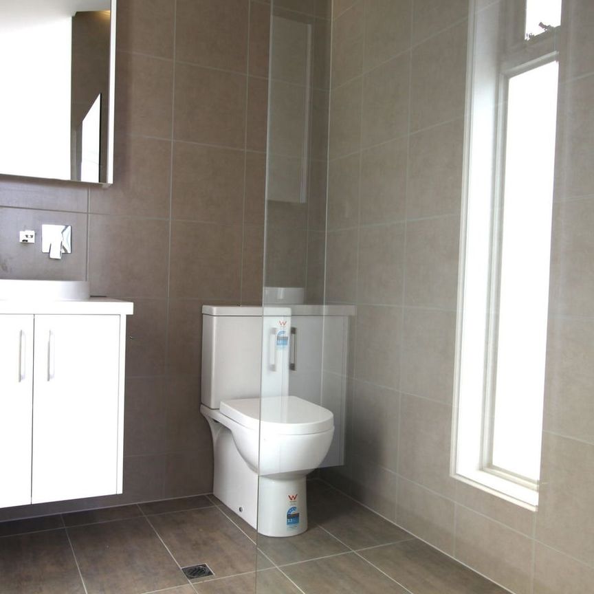 Modern 3-Bedroom Townhouse in Niddrie - Photo 1