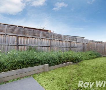 2/22 Arthur Phillip Drive, Pakenham VIC 3810 - House For Rent | Domain - Photo 6