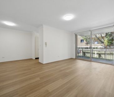 SPACIOUS GROUND FLOOR APARTMENT - Photo 2