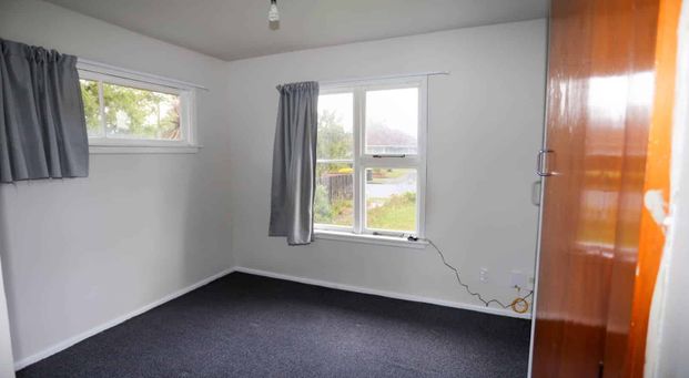 STUDENT ACCOMMODATION - THREE BEDROOM HOUSE + STUDY - Photo 1