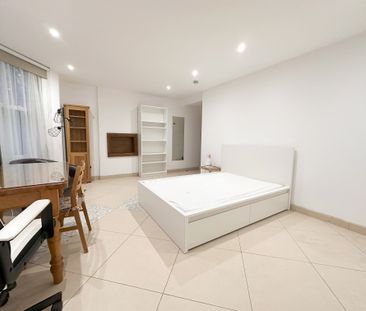 A spacious double room to rent on Wetherby Place, South Kensington,... - Photo 6
