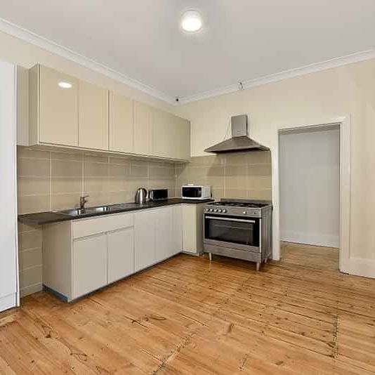 Room 9 (Ensuite) - Photo 1