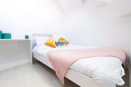 1 bedroom in a house share to rent - Photo 5
