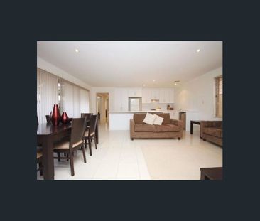 Comfortable Family Living in Hillcrest - Photo 2