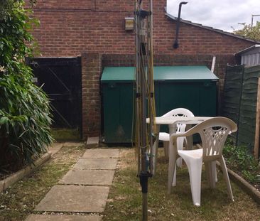 Flanders Crescent Room 4 - Photo 5