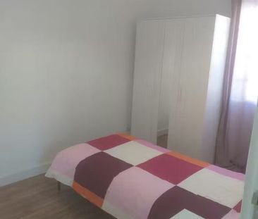 Rua Dona Maria Ana de Áustria, Lisbon, Lisbon 1070 - Photo 3