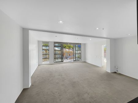 City Centre, 3Bedrooms, 2car parks - Photo 5