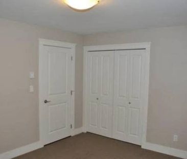 One bedroom Executive Suite - Feb 15 or Mar 1 - Incl all utilities! - Photo 4