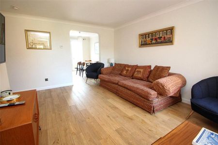 4 bedroom detached house to rent - Photo 2