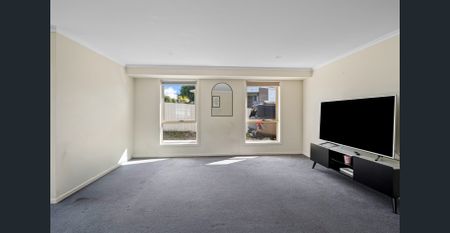 Modern Family Home - Photo 3