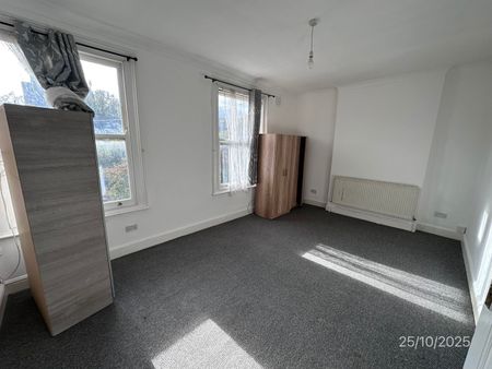 2 Bed Flat, Osborne Road, E7 - Photo 4