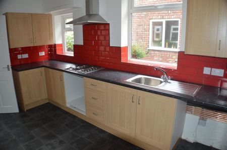 3 bedroom semi-detached house to rent - Photo 3