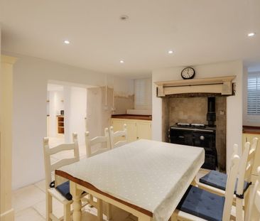 3 Bed Flat - Photo 6
