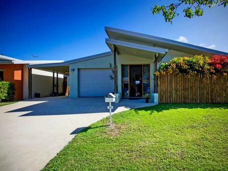 Fully Airconditioned Home in Prime Andergrove Location - Security Screens & Solar Savings - Photo 3