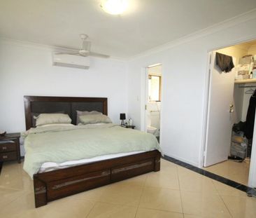 Comfortable Living in the Heart of Robina - Photo 4