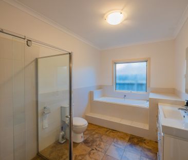 2/28 Golflinks Avenue, Oakleigh VIC 3166 - House For Rent | Domain - Photo 6