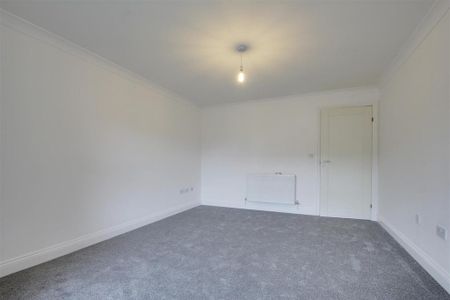 4 bedroom semi-detached house to rent - Photo 3