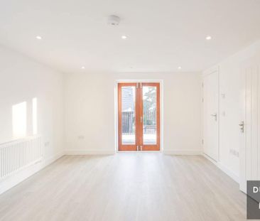 High Street, Ongar, Essex - Photo 2