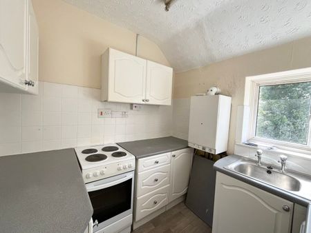Sandford Court, Aldershot, Hampshire, GU11 - Photo 2