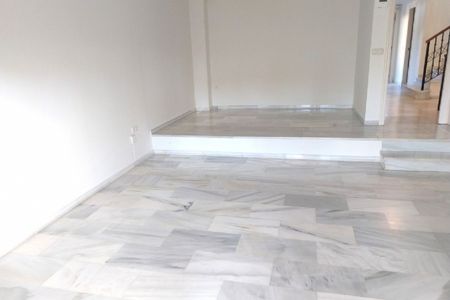 4 Bedroom Townhouse For Rent in Guadalmina Baja, Málaga - Photo 2